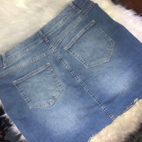 BOOHOO FLORAL SKIRT - Picture 2 of 2